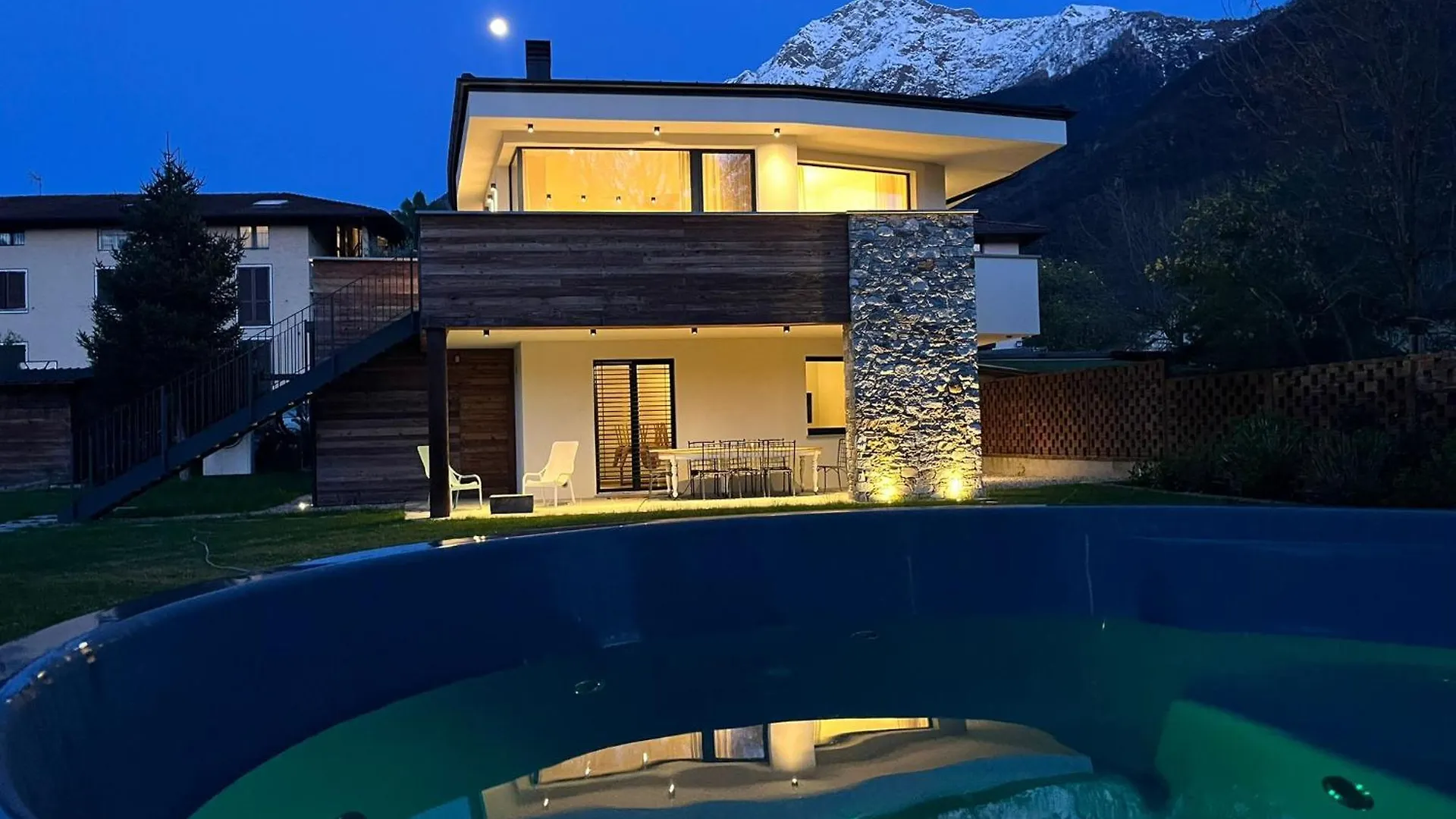 La Villa Del Lago In Terrazzo Colico Italy